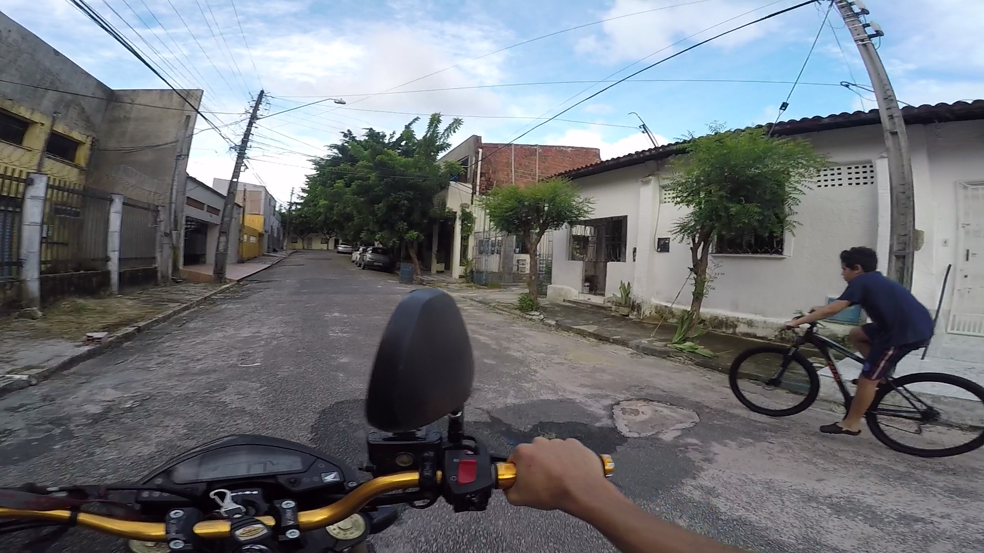 http://videos.introcdc.com/Canal/MotoVlog/Serjona/Rafael de Bicicleta/GOPR4263.00_07_05_33.Quadro008.png